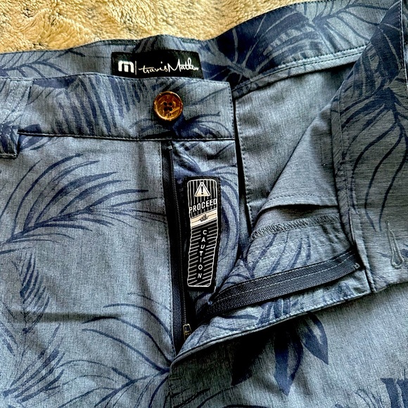 Travis Mathew’s Shorts men’s size 36 - Picture 4 of 6
